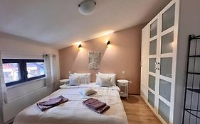 Cozy 1 Bedroom Apartment Next To The Gondola